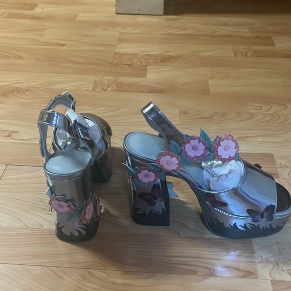 ‼️NWT‼️Dolls Kill X Sugar Thrillz Silver and Pink Floral Platform Sandals Size 9 - Picture 5 of 6